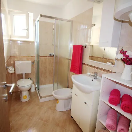 Charmantes Mit Meerblick, 2 Fahrraeder, Grill, Privater Balkon, Waschmaschine Porec