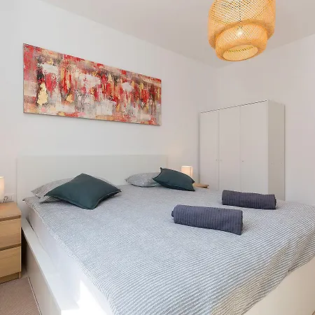 Charmantes Mit Meerblick, 2 Fahrraeder, Grill, Privater Balkon, Waschmaschine * Porec
